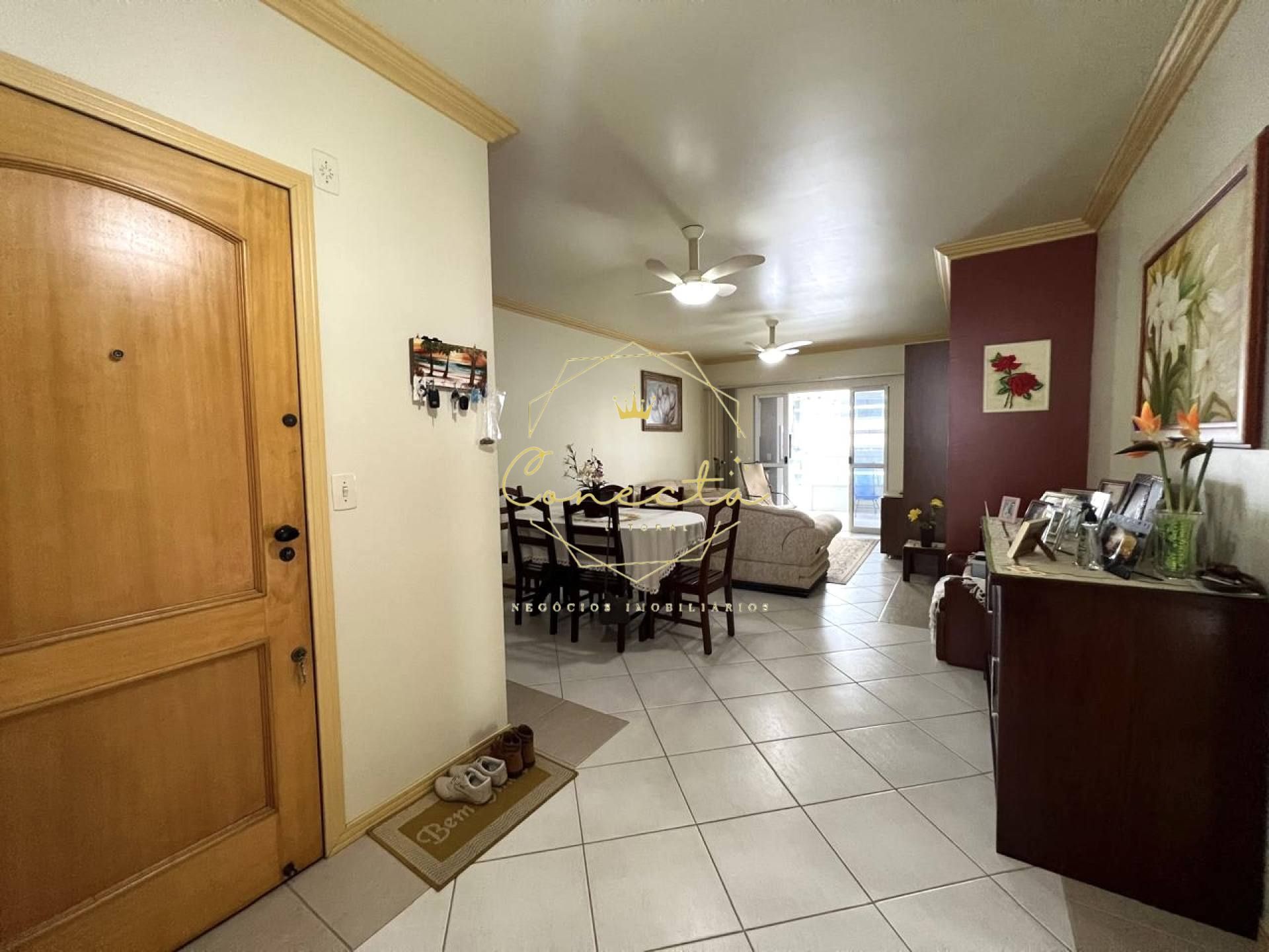 APARTAMENTO A VENDA! 3 dormitórios com 2 vagas individuais, próximo do mar!