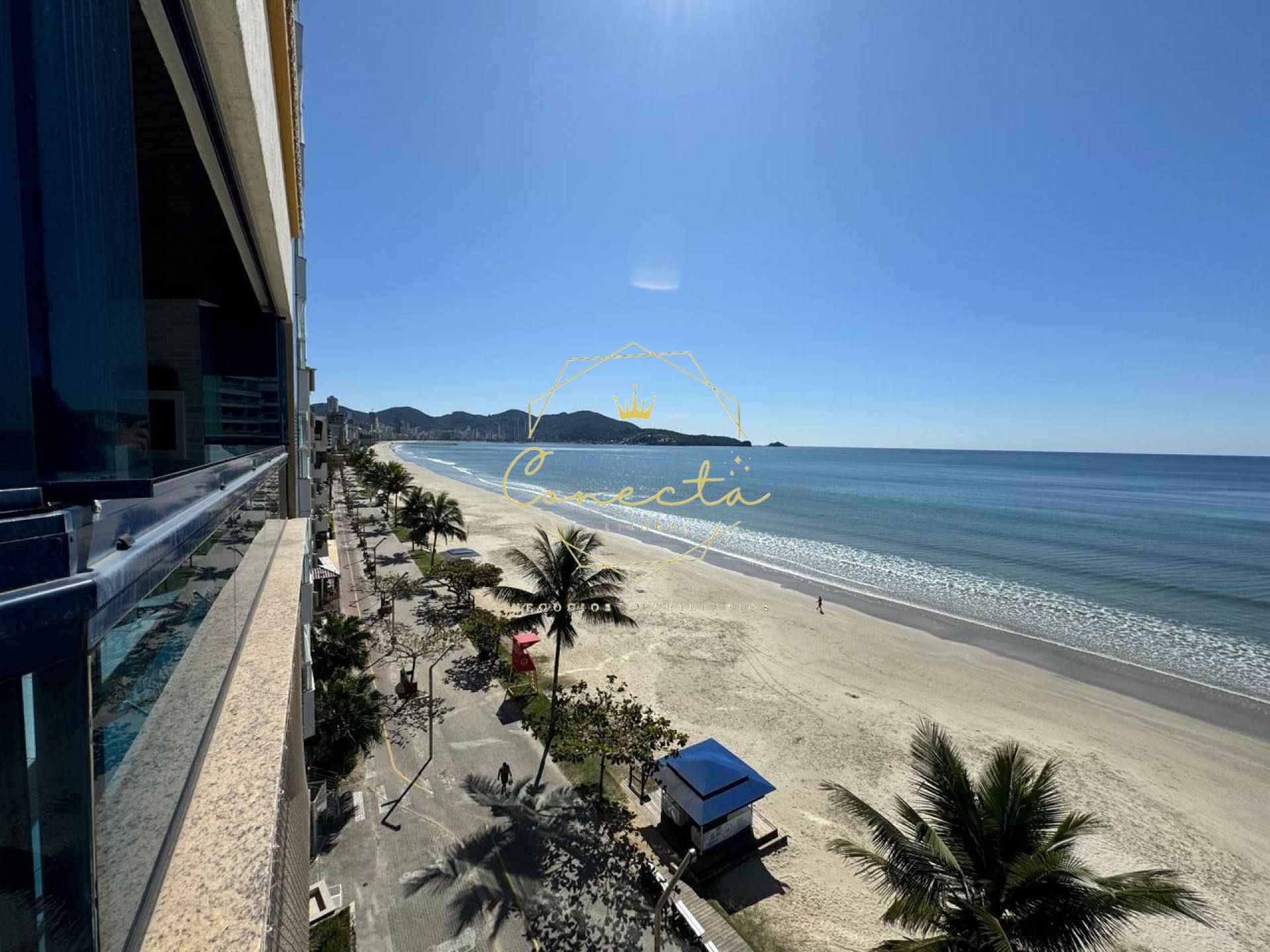 Apartamento a venda em itapema QUADRA MAR/FRENTE MAR mobiliado, 4 dormitórios, 2 vagas.
