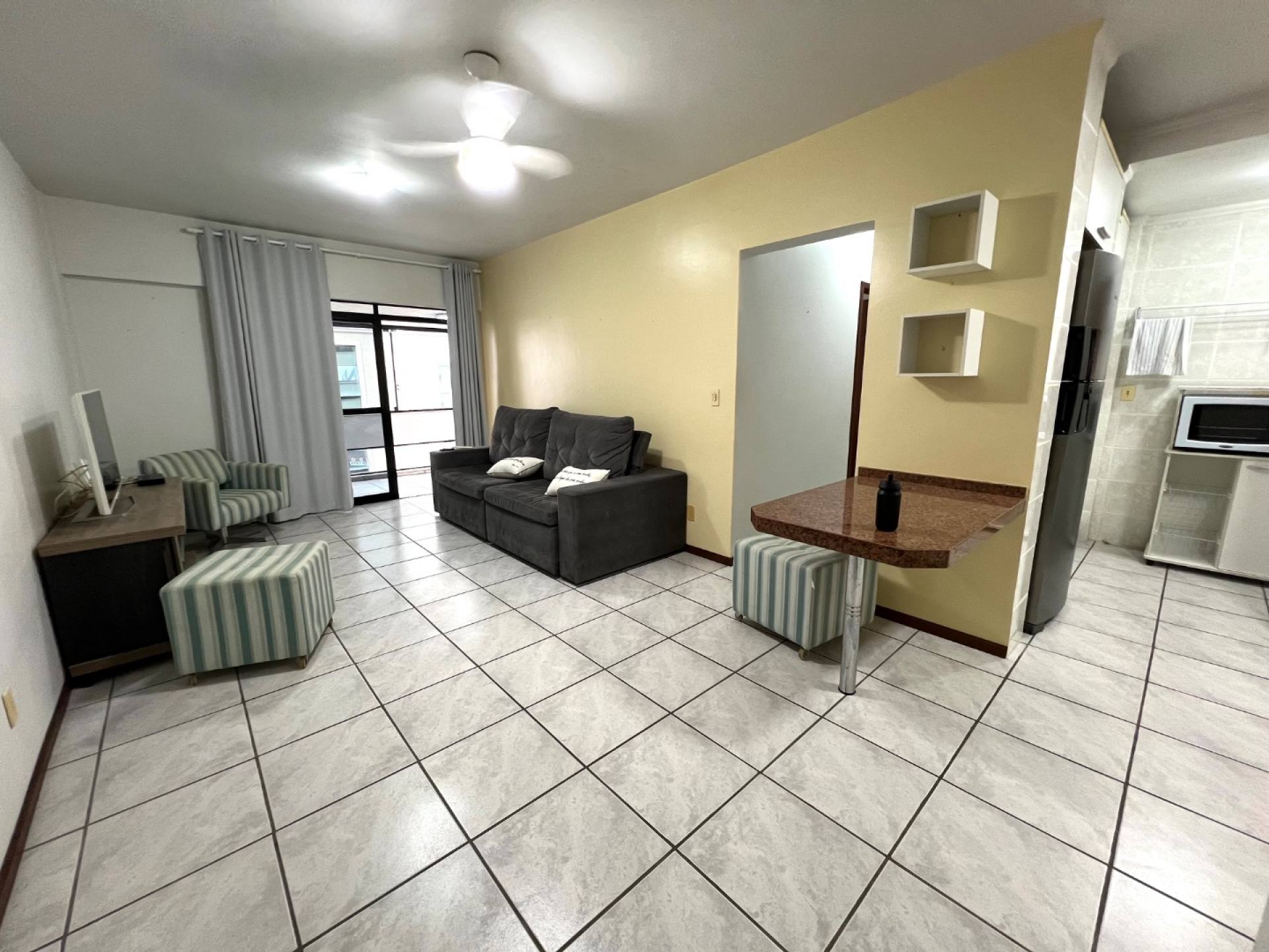 APARTAMENTO A VENDA QUADRA MAR, 3 DORMITÓRIOS COM 1 vaga.