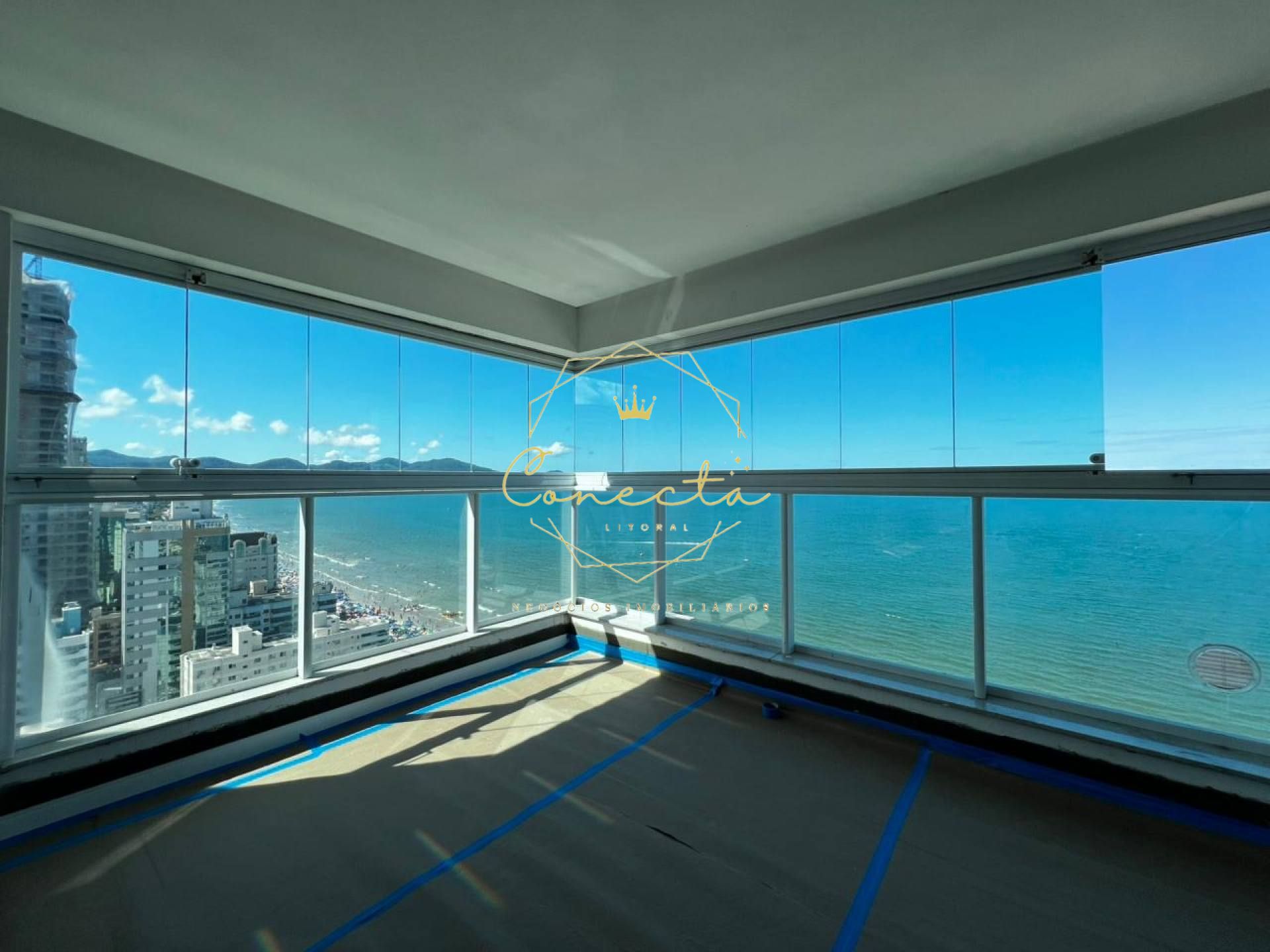 QUADRA MAR A VENDA! Apartamento 4 suítes, sendo 1 master, andar alto com vista mar, lazer completo, com 3 vagas de garagem.