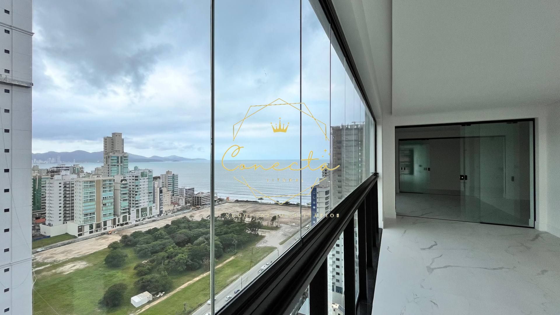 Apartamento quadra mar a venda! 4 suítes, 4 vagas!