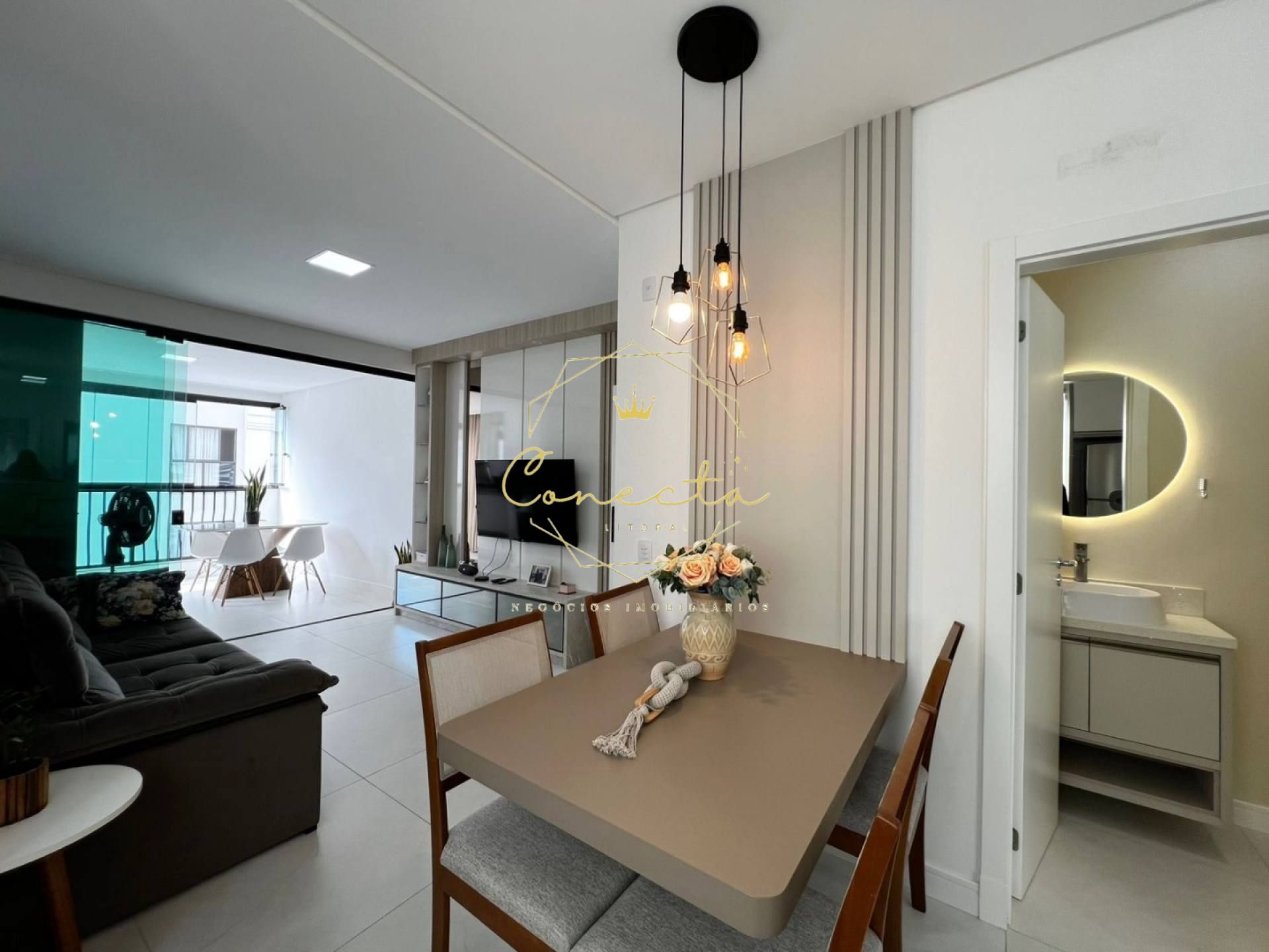 Apartamento mobiliado a venda, 3 suítes, 2 vagas separadas, prédio com lazer!