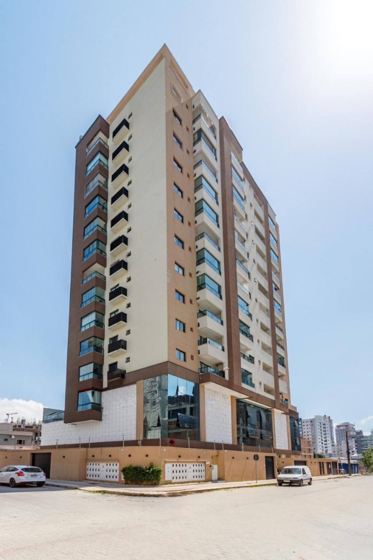 APARTAMENTO MOBILIADO A VENDA NO PEREQUÊ!!