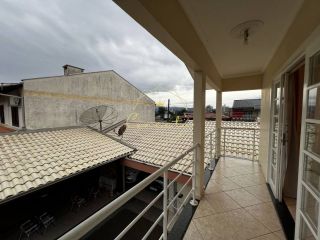 CASA A VENDA EM ÓTIMA LOCALIZAÇÃO EM BRUSQUE!!