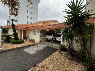 CASA A VENDA EM ÓTIMA LOCALIZAÇÃO EM BRUSQUE!!