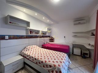 CASA A VENDA EM ÓTIMA LOCALIZAÇÃO EM BRUSQUE!!