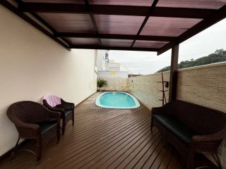 CASA A VENDA EM ÓTIMA LOCALIZAÇÃO EM BRUSQUE!!