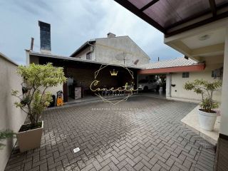 CASA A VENDA EM ÓTIMA LOCALIZAÇÃO EM BRUSQUE!!