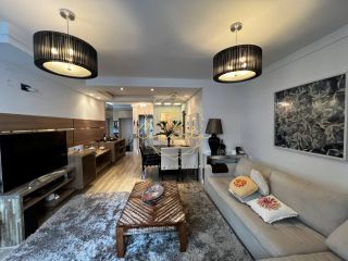 OPORTUNIDADE NA QUADRA DO MAR A VENDA! Apartamento mobiliado!