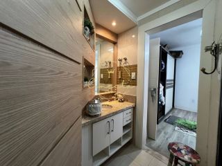 OPORTUNIDADE NA QUADRA DO MAR A VENDA! Apartamento mobiliado!