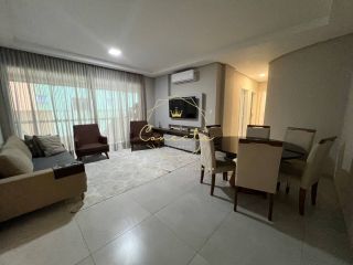 OPORTUNIDADE!! Apartamento à venda na quadra do mar!