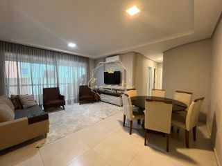 OPORTUNIDADE!! Apartamento à venda na quadra do mar!