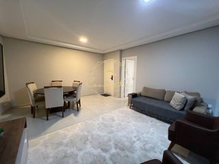 OPORTUNIDADE!! Apartamento à venda na quadra do mar!