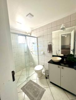 OPORTUNIDADE, apartamento mobiliado a venda em ITAPEMA/ MEIA PRAIA, próximo ao mar!