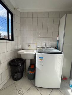 OPORTUNIDADE, apartamento mobiliado a venda em ITAPEMA/ MEIA PRAIA, próximo ao mar!