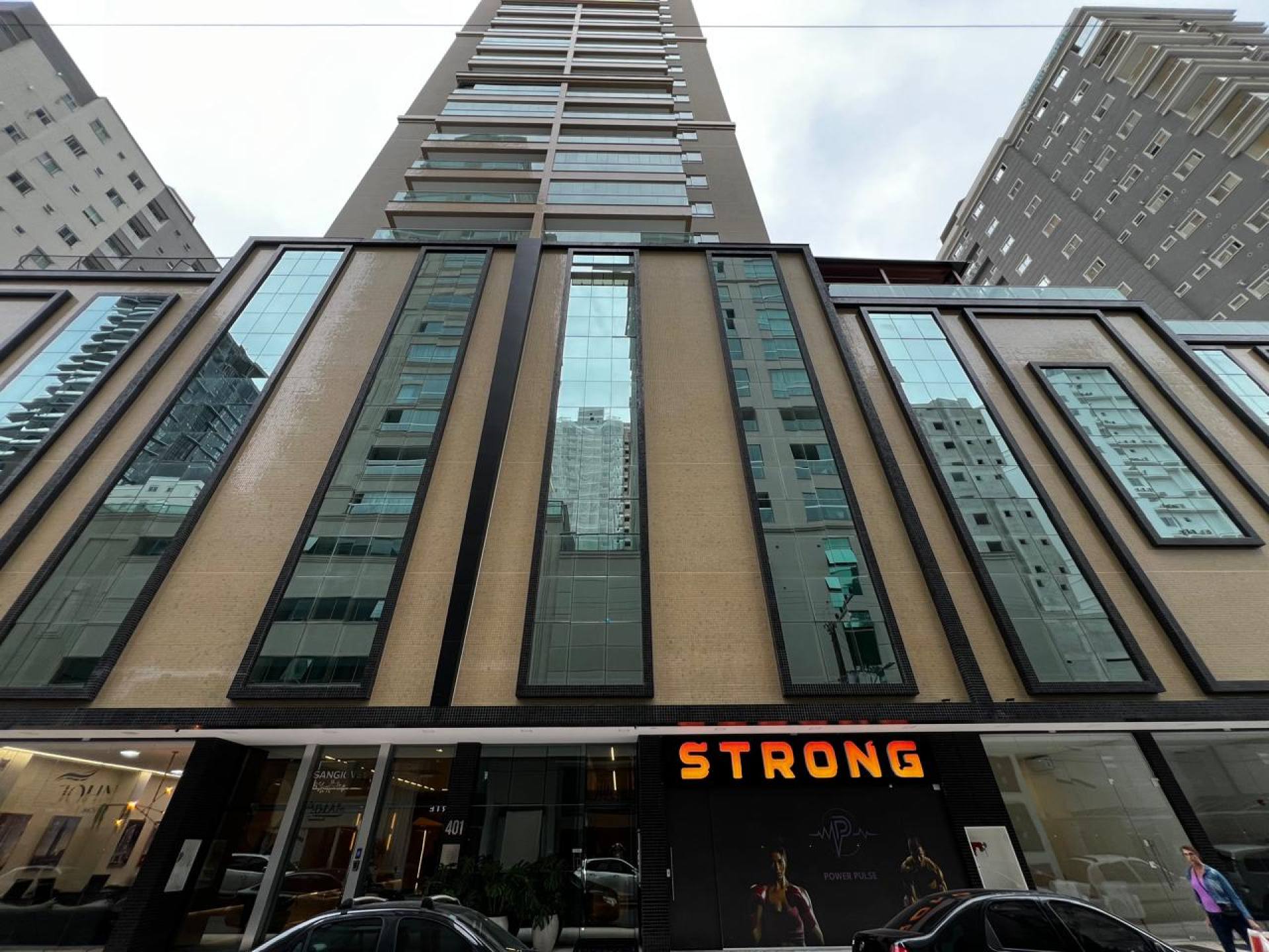 Apartamento A VENDA, 3 suítes, 3 vagas, 160m.