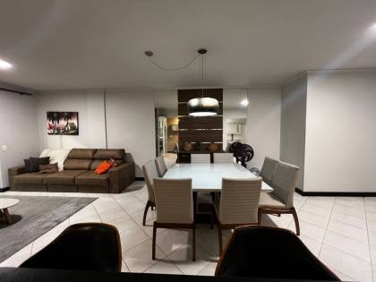 Apartamento à venda em itapema/ meia praia, 3 dormitórios, mobiliado, 2 vagas