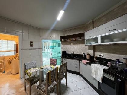 Apartamento à venda em itapema/ meia praia, 3 dormitórios, mobiliado, 2 vagas