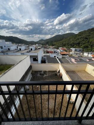 Sobrado triplex mobiliado a venda e BRUSQUE!!