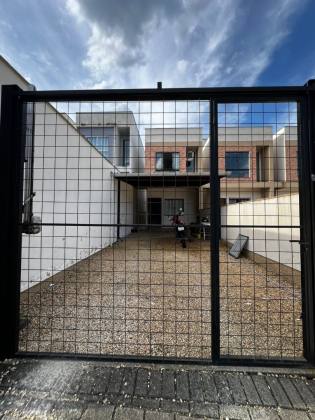 Sobrado triplex mobiliado a venda e BRUSQUE!!