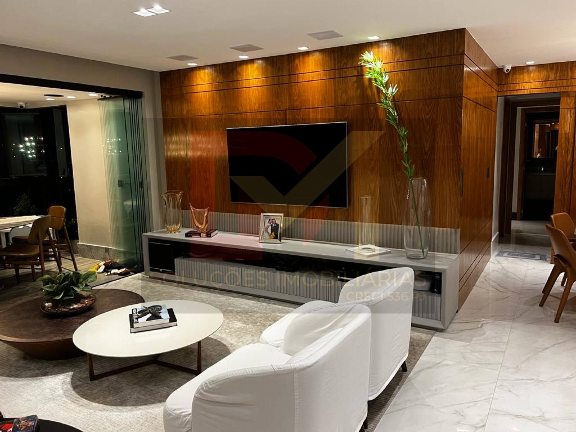 APARTAMENTO A VENDA NO JARDINS NO COND. METROPOLITAN