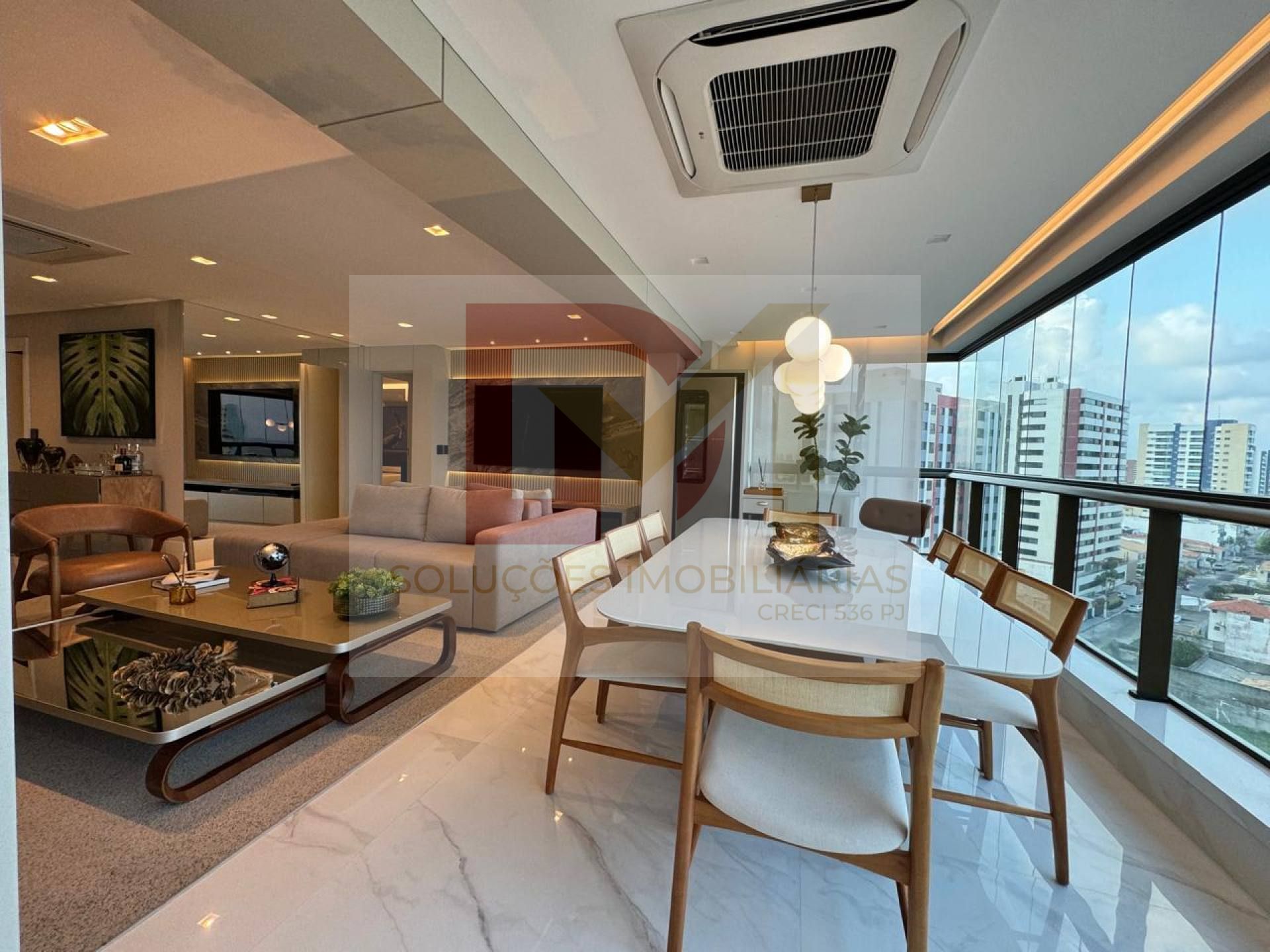 Apartamento Para Vender com 4 quartos 3 suítes no bairro Atalaia em Aracaju