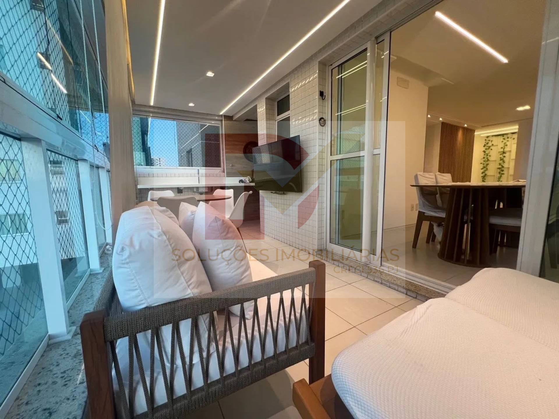 Apartamento Para Vender com 2 quartos 2 suítes no bairro Atalaia em Aracaju / Condomínio El Viso.