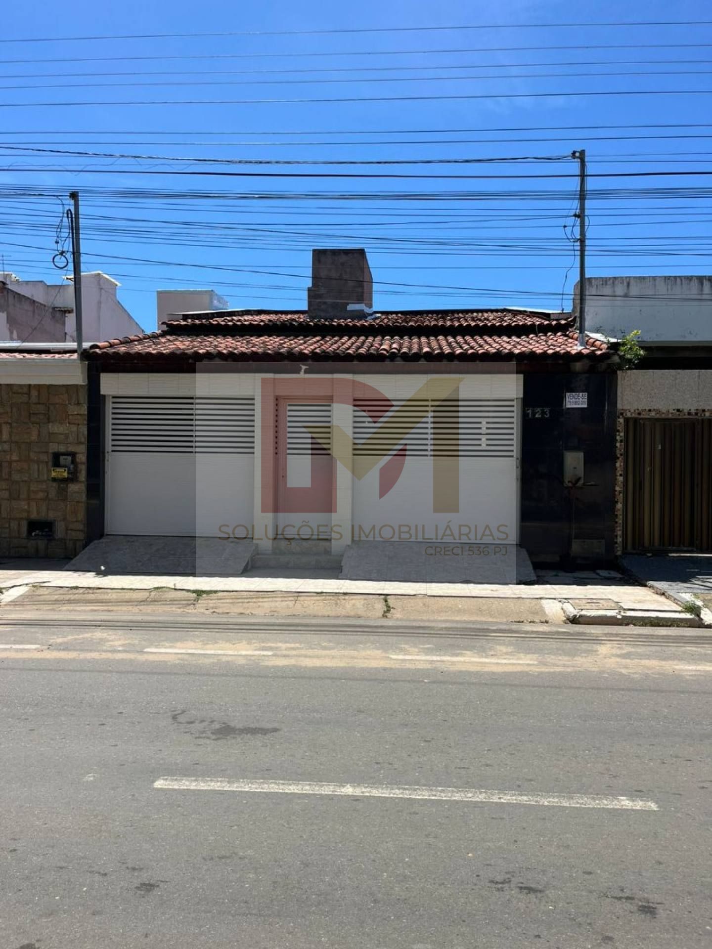 Casa Para Vender com 4 quartos 1 suítes no bairro Jabotiana em Aracaju / Casa no Conj. Santa Lúcia, bairro Jabotiana.