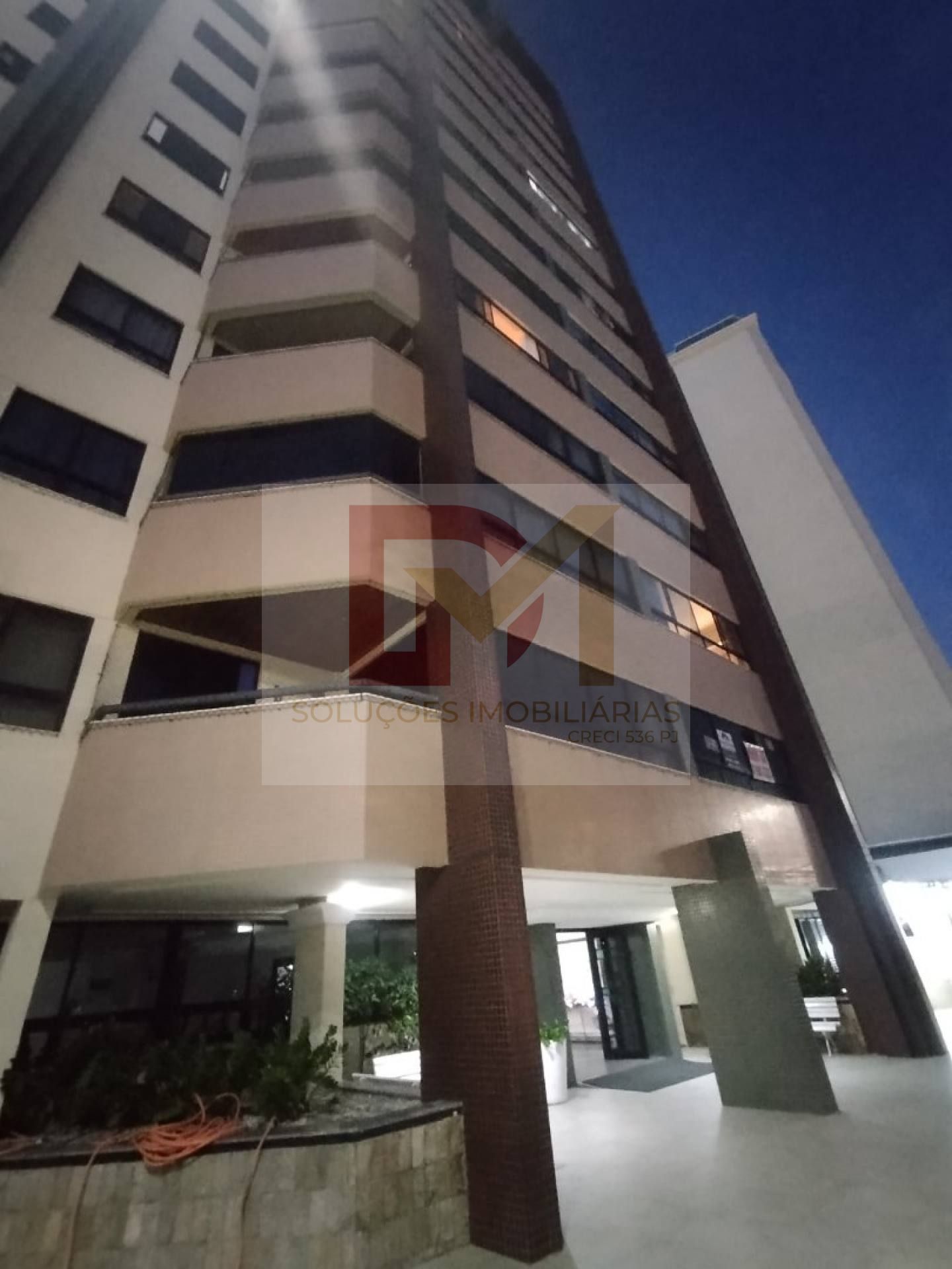 Apartamento Para Vender com 4 quartos 1 suítes no bairro Jardins em Aracaju / Edifício Biarritz Plaza.