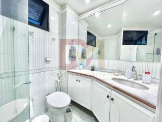 Apartamento Para Vender com 4 quartos 3 suítes no bairro Jardins em Aracaju / Edifício Mansão Jenner Augusto.
