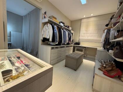 Apartamento Reformado com 3 Vagas no Coração do Jardins — Sofisticação e Localização Incomparáveis!