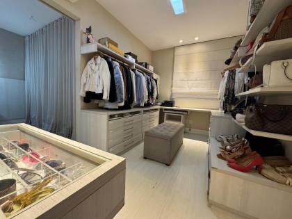 Apartamento Reformado com 3 Vagas no Coração do Jardins — Sofisticação e Localização Incomparáveis!