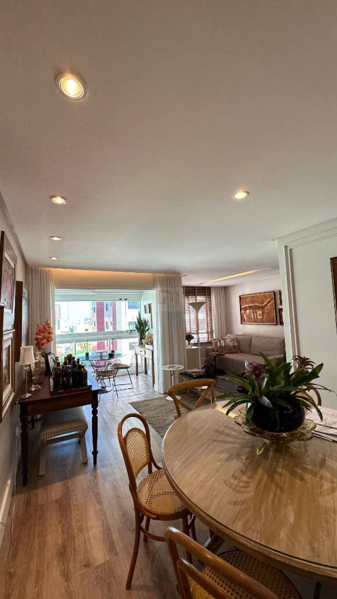 Apartamento reformado a poucos metros da Orla de Atalaia