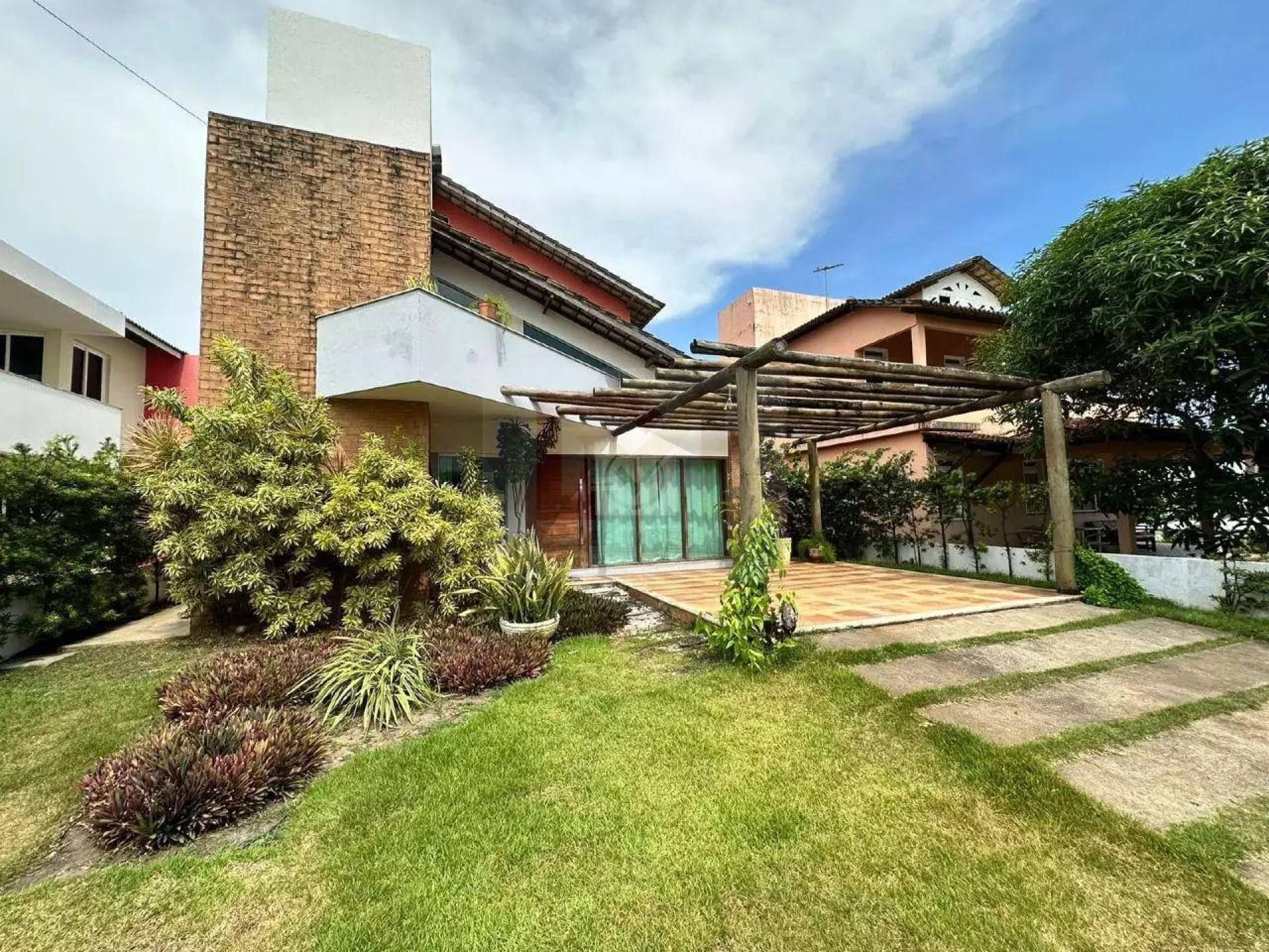 Casa de Condomínio Para Vender com 3 quartos 3 suítes no bairro Aruana em Aracaju.