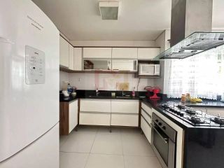 Casa de Condomínio Para Vender com 3 quartos 3 suítes no bairro Aruana em Aracaju.