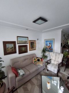 Casa em condomínio / Ampla / Aruana