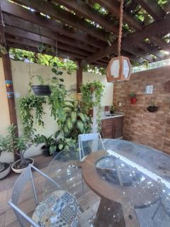 Casa em condomínio / Ampla / Aruana