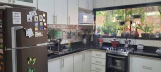 Casa em condomínio / Ampla / Aruana