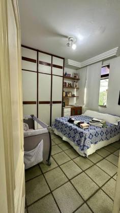 Casa ampla / Com grande Potencial Comercial .