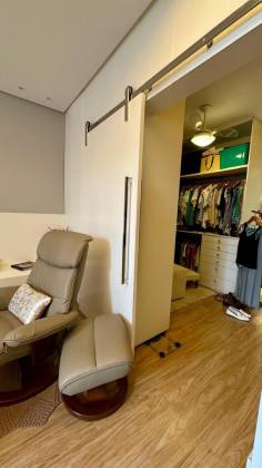 Casa ampla / Com grande Potencial Comercial .