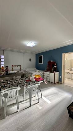 Casa ampla / Com grande Potencial Comercial .