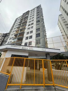 Mansão Jussara Cunha / Sombra / Jardins