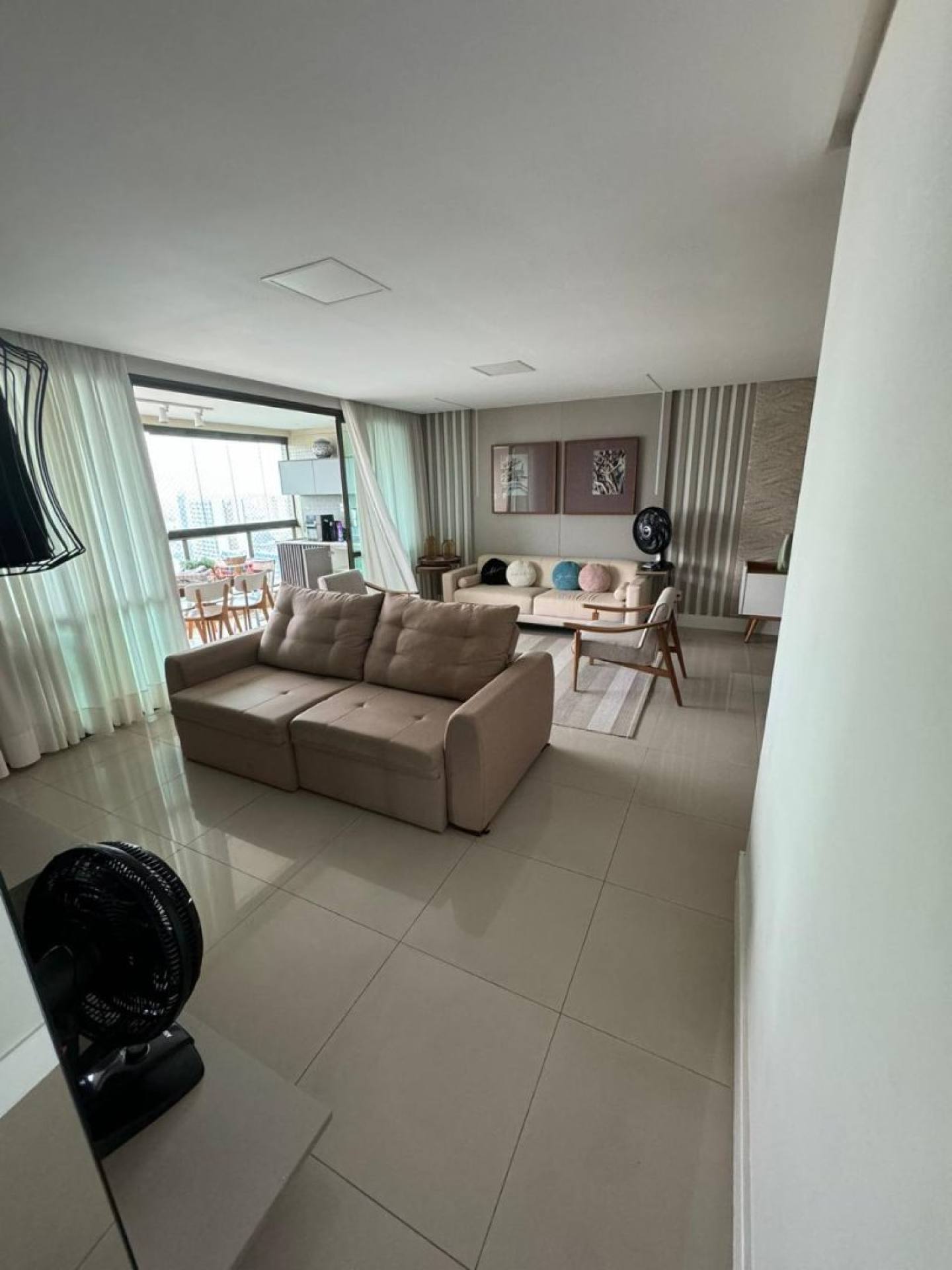 Condomínio Renaissance / Andar alto / Reformado.