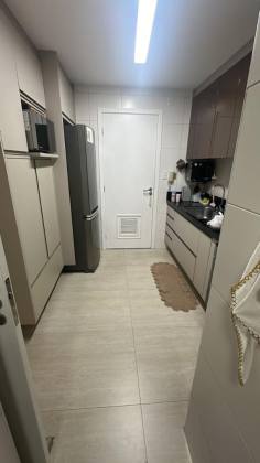 Condomínio Renaissance / Andar alto / Reformado