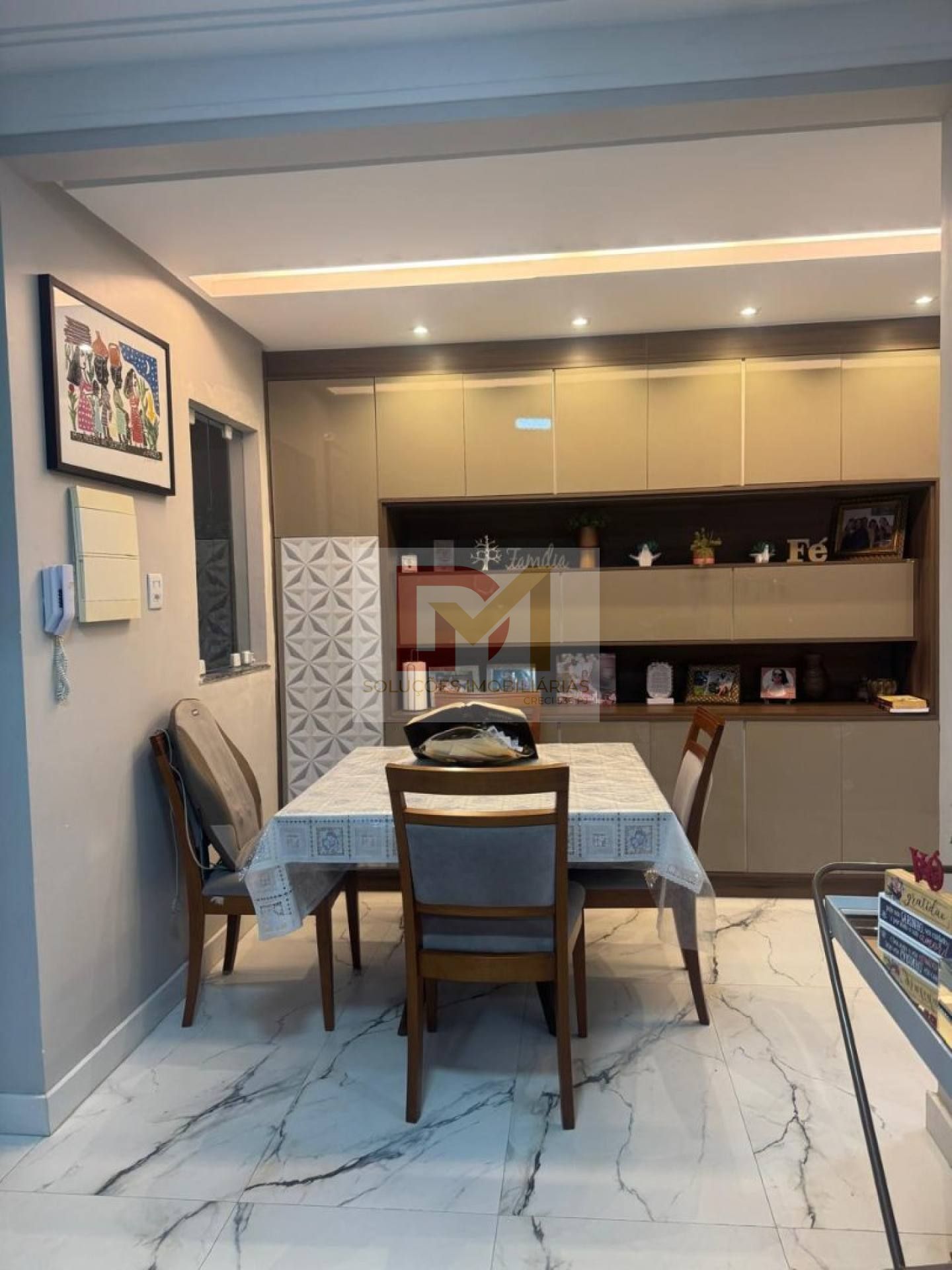 Casa no Condomínio Santa Felicidade – 2 suítes com sala ampliada à venda na Aruana