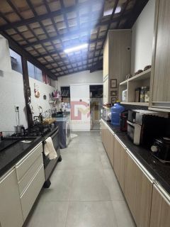 Casa no Condomínio Santa Felicidade – 2 suítes com sala ampliada à venda na Aruana
