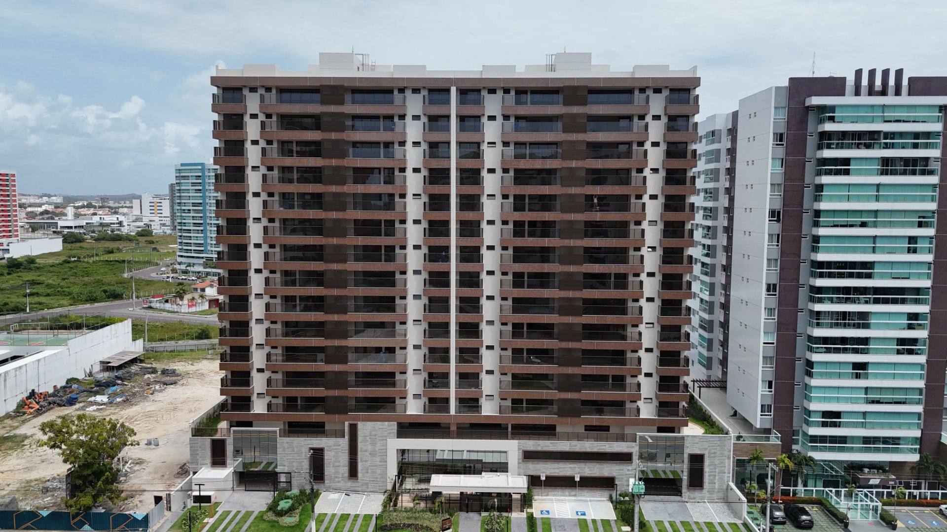 Mansão Emiliano / 200 metros / 3 suites