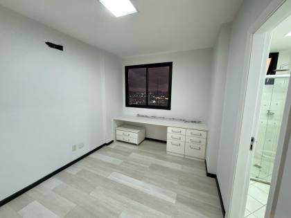 Oportunidade Única no Garcia – 4 Quartos, 3 Suítes, 3 Vagas e Vista Deslumbrante!