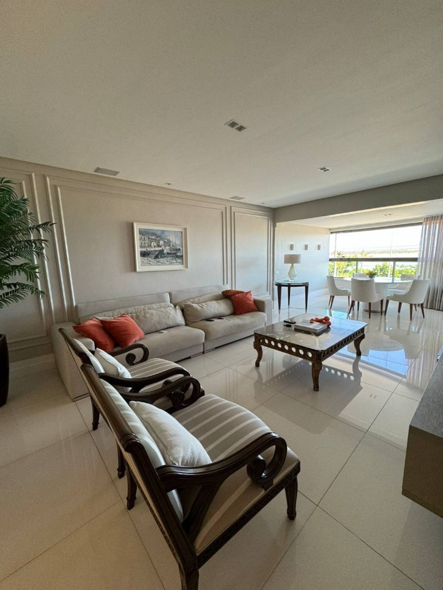 MANSÃO ALDA TEIXEIRA / Reformado / 4 vagas .