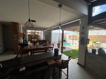 Linda Casa Duplex  / Maria Rezende / Aruana.